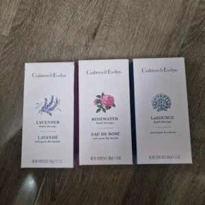 Crabtree & Evelyn
  ROSEWATER, LA SOURCE & LAVENDER Hand Therapy 3.5 oz 100g