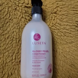 LUSETA Glossy Pearl
  Conditioner Smooth + Shine 500ml *Colour Safe