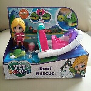 Vet Squad Reef Rescue-
  Emily & Boat , 3 inch Articulated Vet Figure new